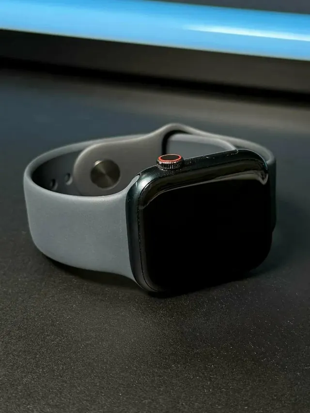 Apple Watch Series 7: 45 мм, алюминий, чёрный