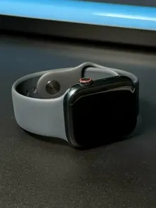 Apple Watch Series 7: 45 мм, алюминий, чёрный